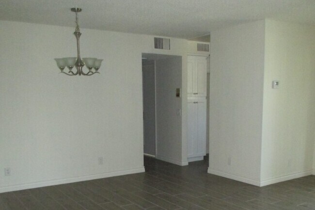 Foto del edificio - 1030 Winchester Ave