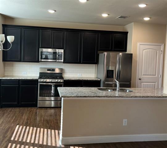 Building Photo - 8 Pleasant Valley