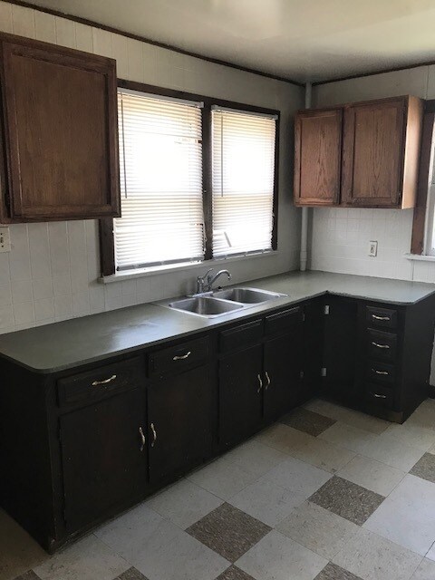 Foto del edificio - 2 BR HOUSE - $825/mo -