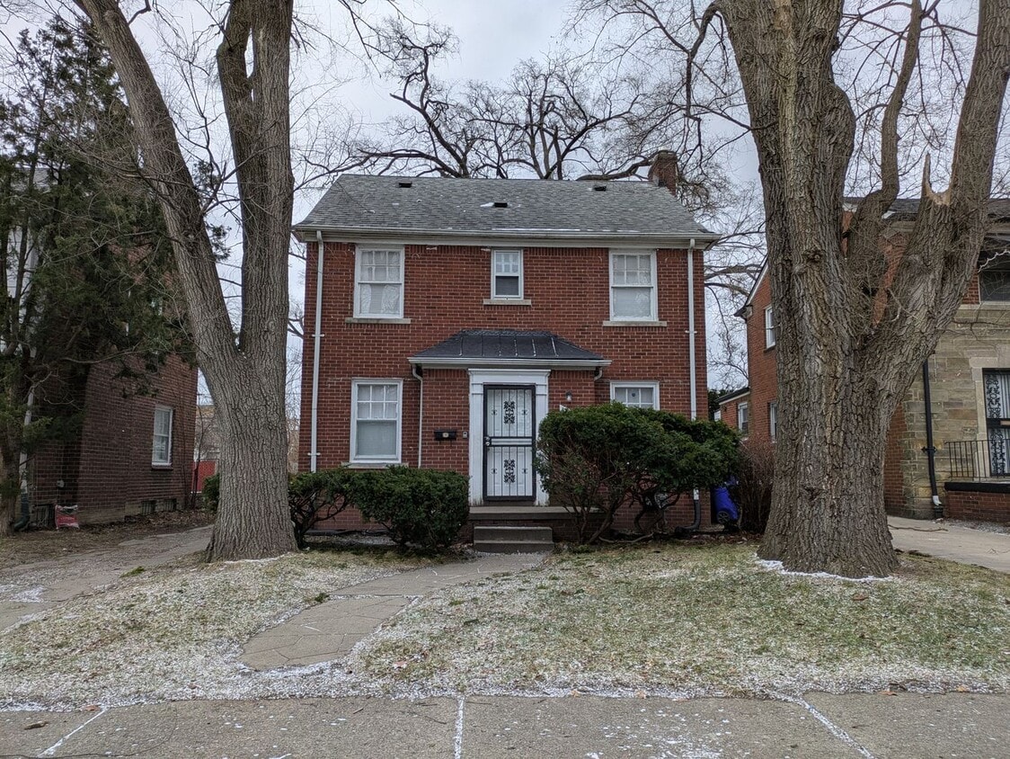 Primary Photo - 17600 Sorrento Ave