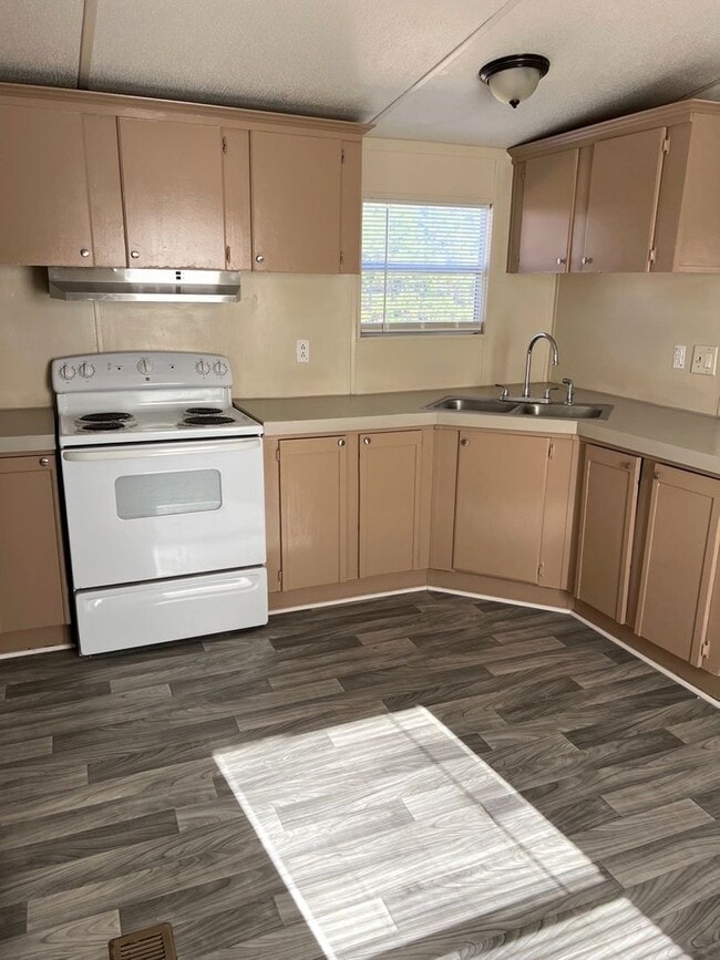 Building Photo - Singlewide Mobile Home in Country Setting