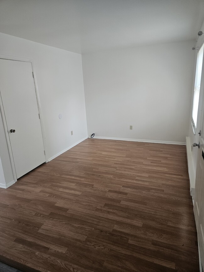 Building Photo - 3941 Zinsle Ave
