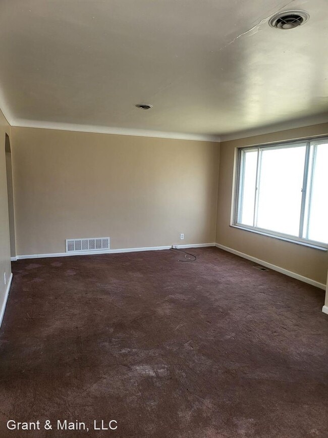 Building Photo - 2 br, 1 bath House - 15403 Evergeen