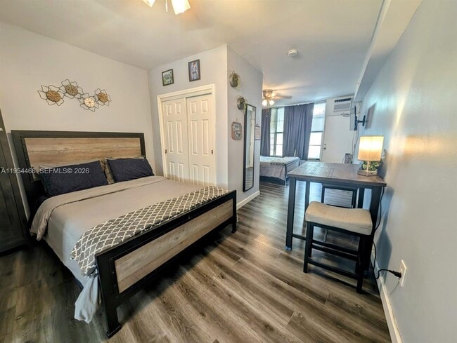 Building Photo - 1446 Ocean Dr