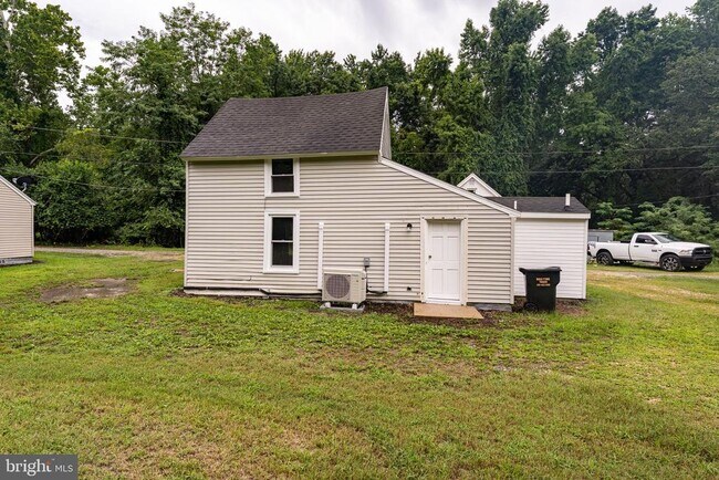 Building Photo - 119 Davis Ln