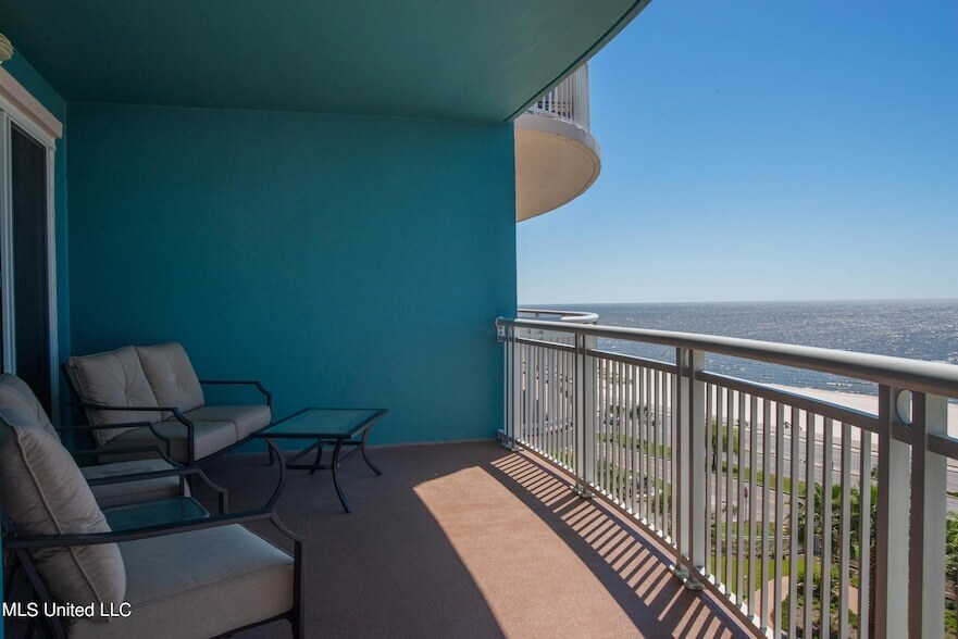 Foto principal - 2230 Beach Dr
