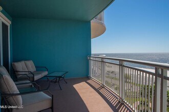 Building Photo - 2230 Beach Dr