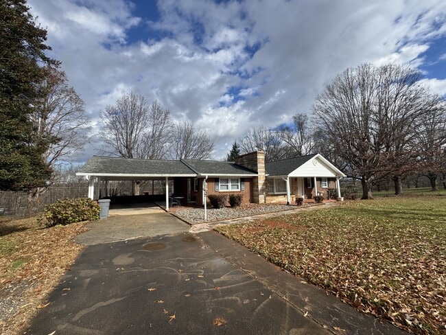 Foto del edificio - 375 Holly Mountain Farm Rd