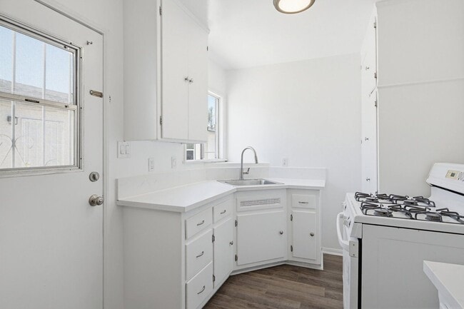 Photo - 4264 W Broadway Apartment