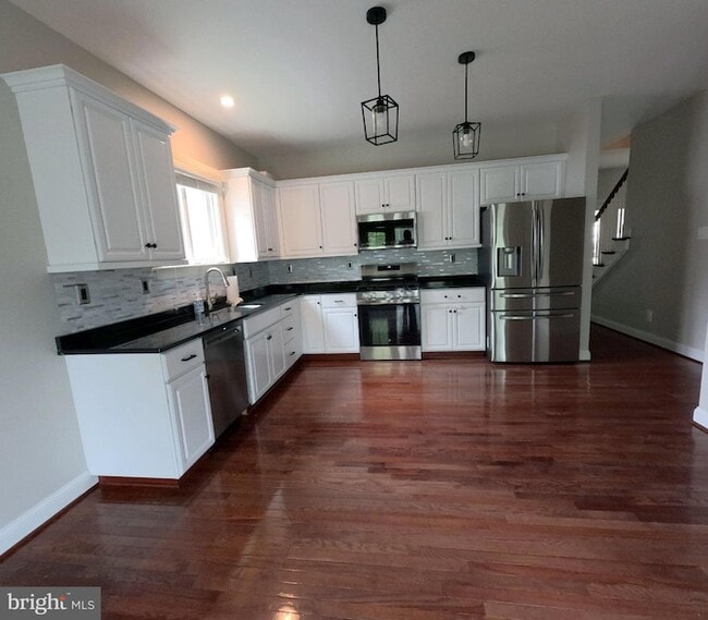 Building Photo - 957 Pinehurst Dr
