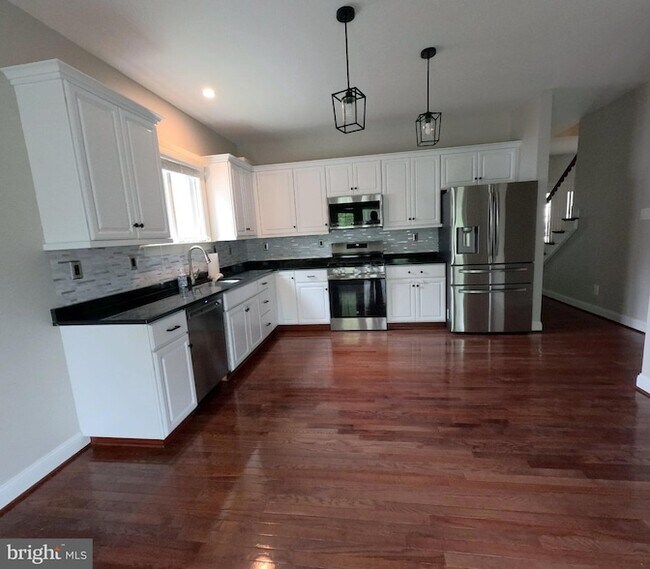 Foto del edificio - 957 Pinehurst Dr