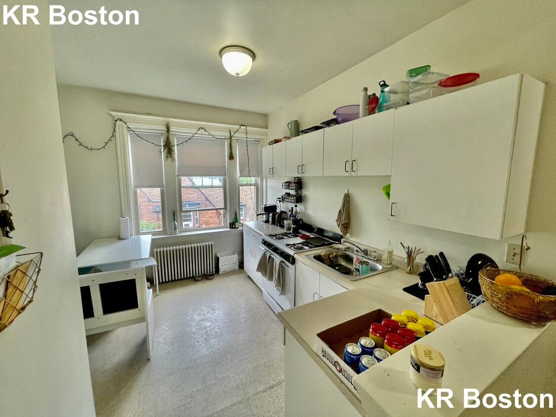 Primary Photo - 1808 Beacon St
