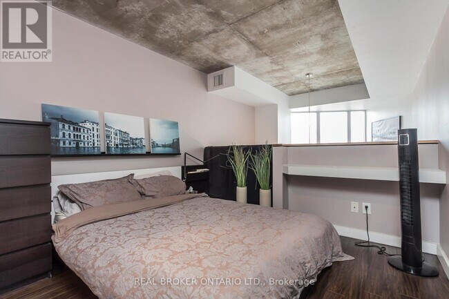 Photo du bâtiment - 255 Richmond St E