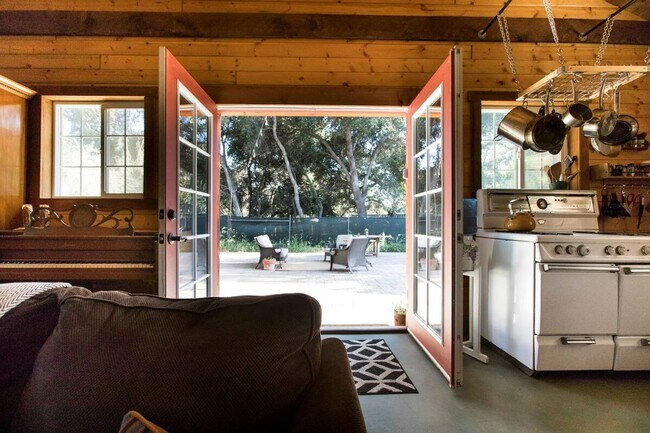 Foto del edificio - Rustic Modern Farm House