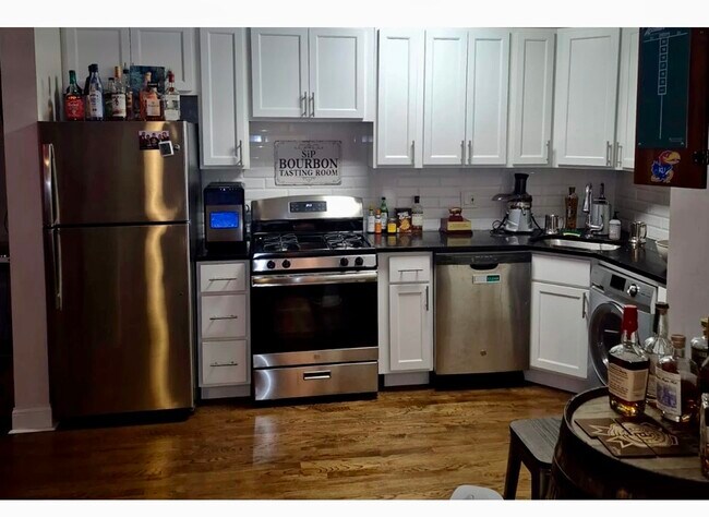 Building Photo - 918 Green Bay Rd