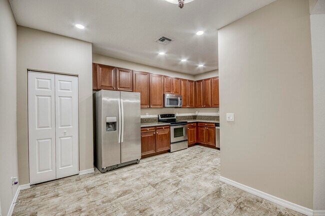 Building Photo - 4871 Bonsai Cir