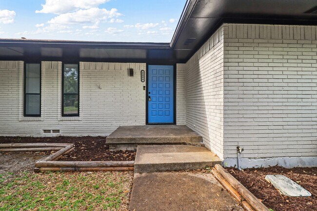 Foto del edificio - 2404 Kentfield Ln