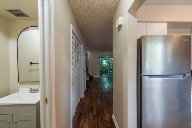 Entrada - 1023 NE 2nd St