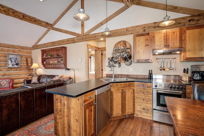 Building Photo - 9 Cabin Hollow Dr