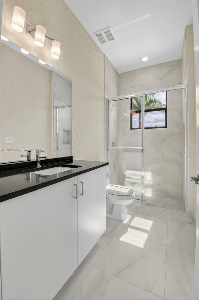 Foto del edificio - 8356 Royal County Down Rd