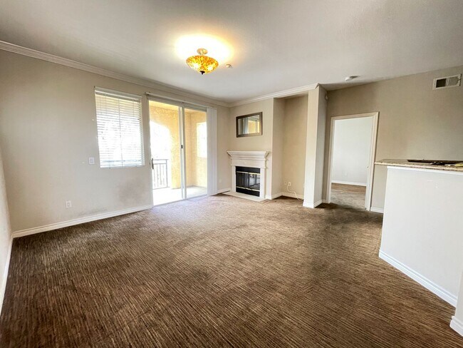 Foto del edificio - Dual-Master Upgraded Condo in desirable Ca...