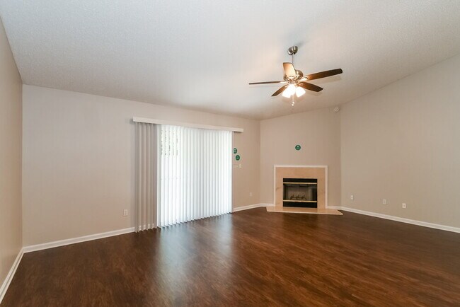 Foto del edificio - 14036 Crestwick Dr W