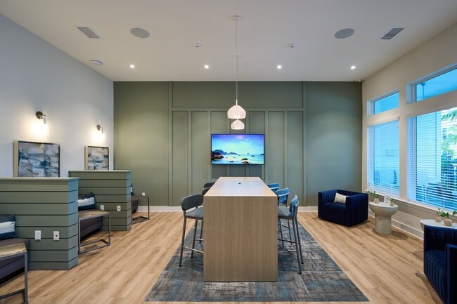 Building Photo - Mason Stuart