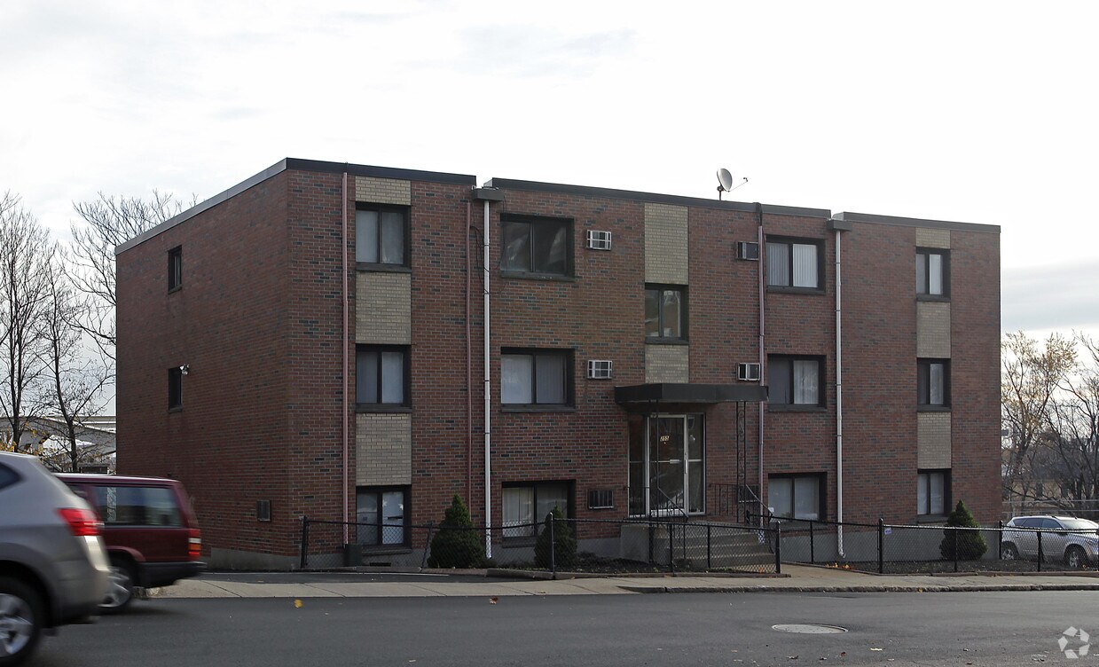 Building Photo - 255 Medford St