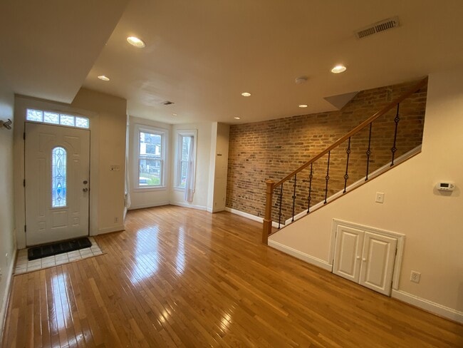 Building Photo - 1122 K St NE