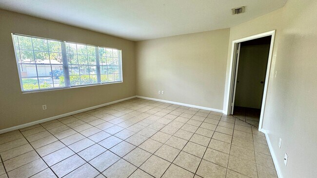 Building Photo - Spacious Home in Great NW Area!