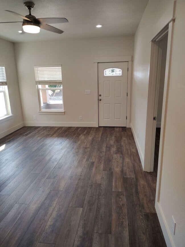 Foto del edificio - Beautifully Remodeled Historic Home Center...