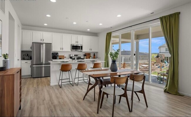 Foto del edificio - 5677 Mammoth Ln