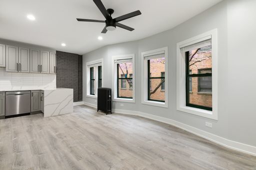 Foto del edificio - 7736 N Eastlake Terrace