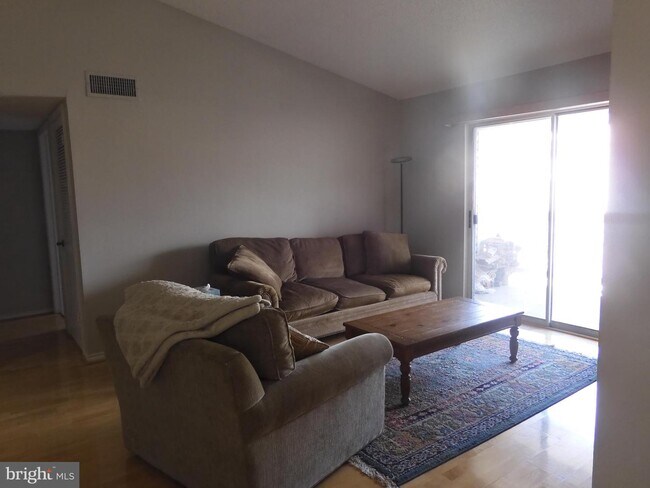 Foto del edificio - 1523 Lincoln Way