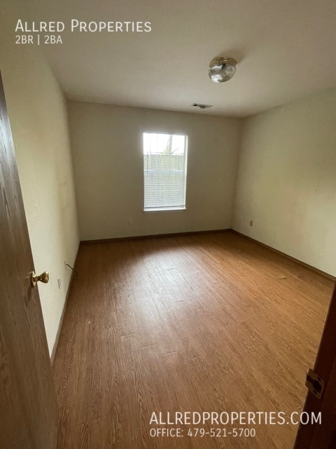 Building Photo - 695 W Beck-