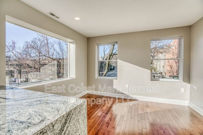 Foto del edificio - 1623 E Baltimore St