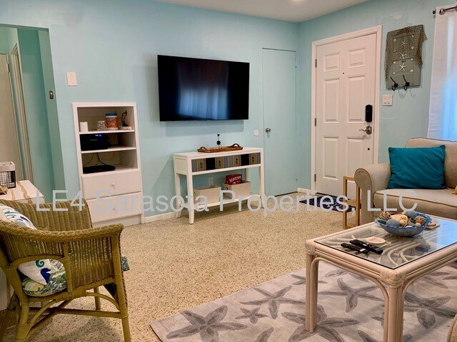 Foto del edificio - 536 Lafayette Ct