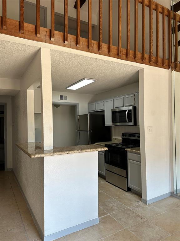 Foto del edificio - 8423 Sands Point Dr