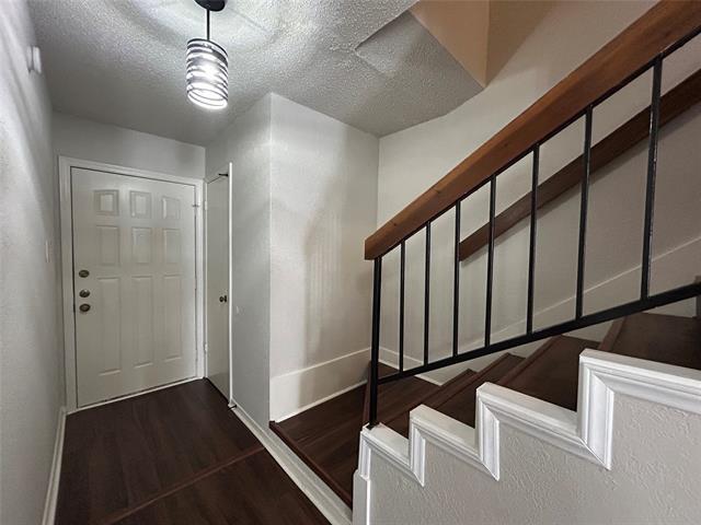 Building Photo - 7421 Kingswood Dr