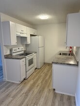 Building Photo - 1061 W Beaver Creek Blvd