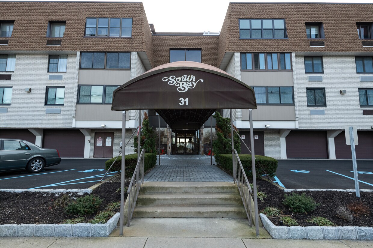 Entrance - 31 Casino St