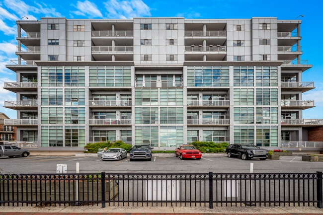 Building Photo - 2702 Lighthouse Pt E