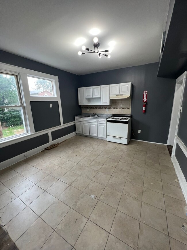 Building Photo - 56 Fabyan Pl