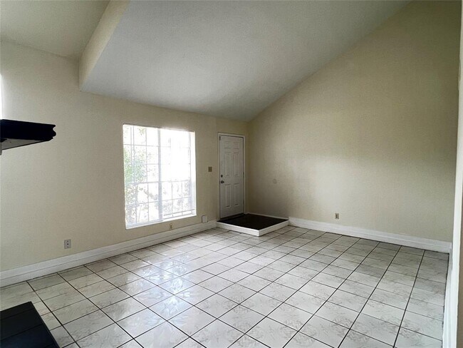 Foto del edificio - 6421 S Briar Bayou Dr