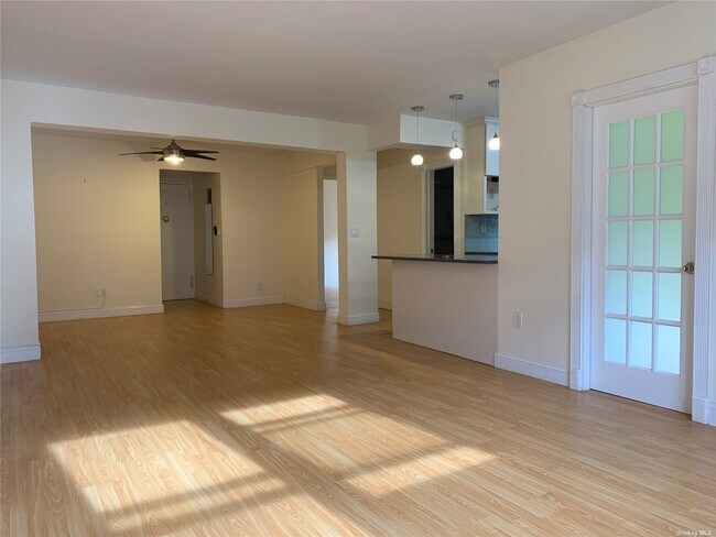 Building Photo - 102-55 67th Dr