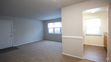 2BR,1BA,- 925SF - Lake Village