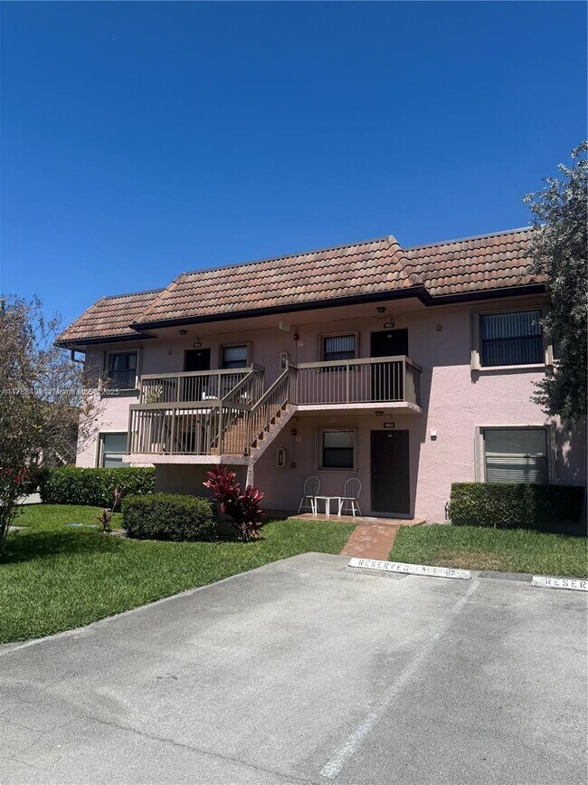 Foto del edificio - 10637 NW 10th St