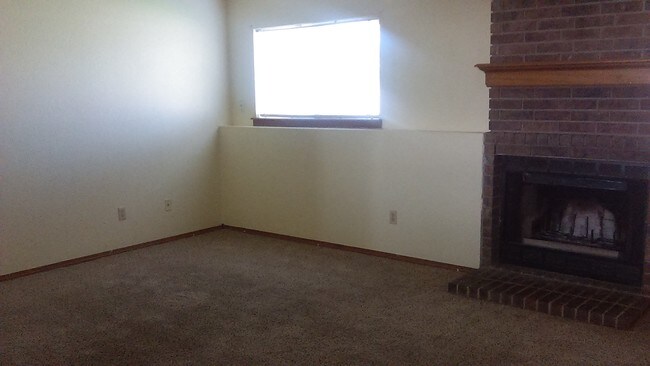 Building Photo - Beech Town Homes