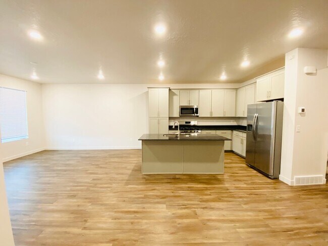 Building Photo - 7397 S Olivine River Ln