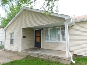 Building Photo - 702 S Edwards St